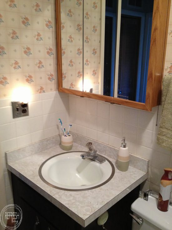 full bathroom from the 1970s before DIY remodel with 1980 wallpaper