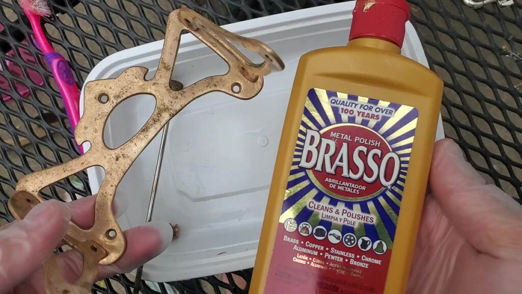 how to use brasso to clean brass hardware