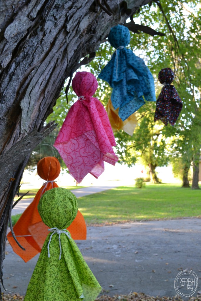 hanging ghosts for halloween with scrap fabric or scrap quarters
