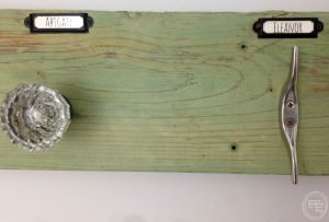 Rustic industrial towel rack | how to make a rack with antique or vintage door knobs | reclaimed wood