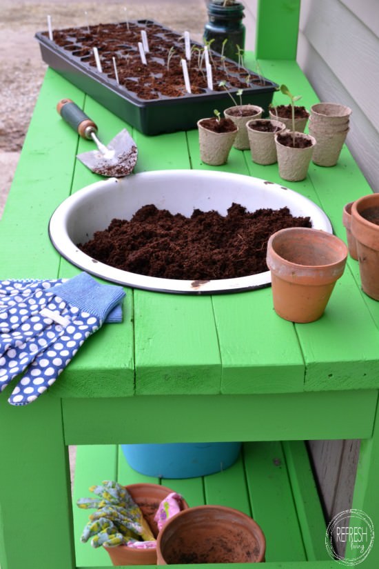 diy potting bench made of 2 x 4s