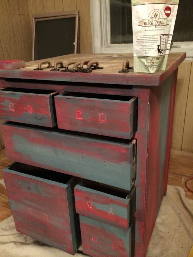 how to show different layers of paint on distressed painted furniture