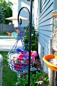 Use scraps of items found around your house to set up a nest building station for the birds. Great summer activity for toddlers and young kids!