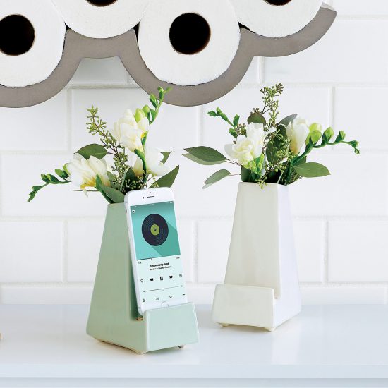 unique-home-decor-gifts-iphone-bedside-vase