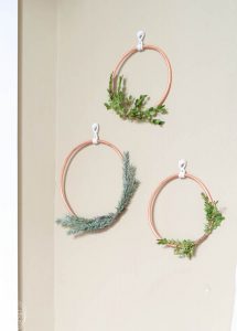 What a great idea to use copper tubing to make a wreath! I love the look of the natural greenery of boxwood and evergreen and the copper..