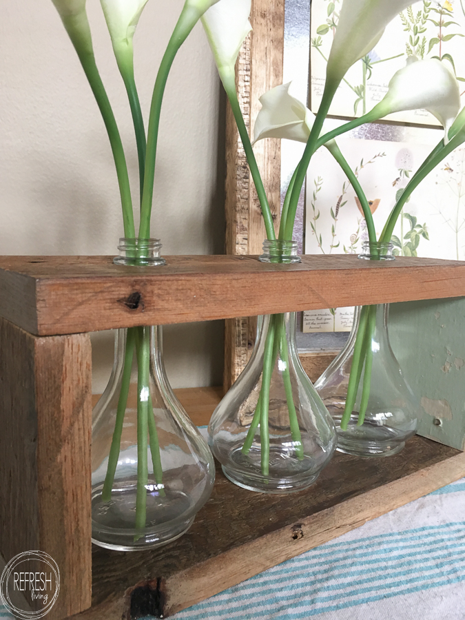 What an easy project using old glass jars and reclaimed wood. I love the combination of the barn wood with the glass! Includes a full tutorial.