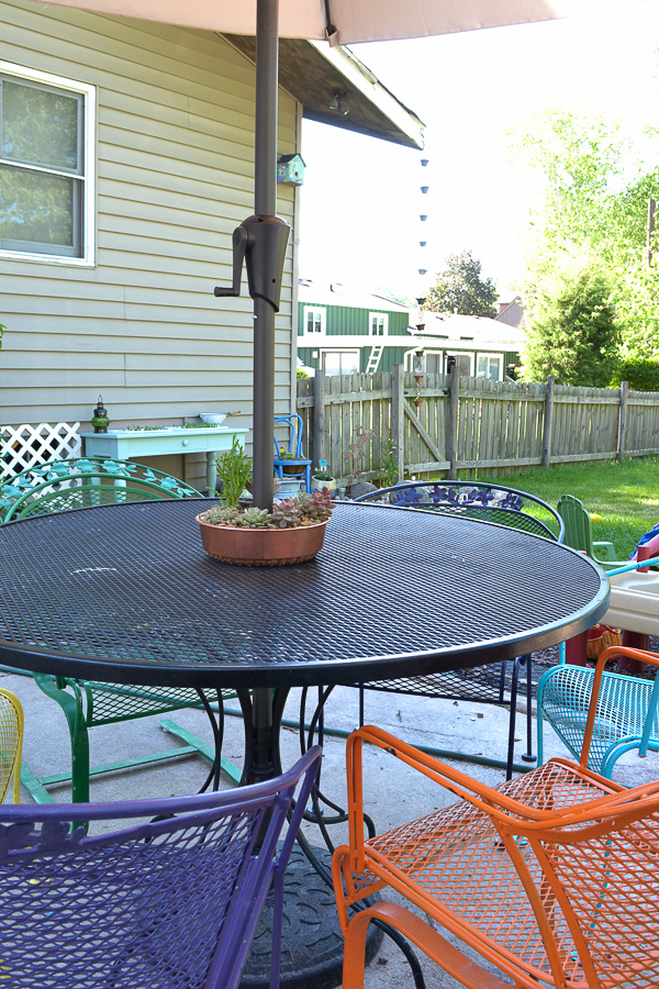 use a vintage jello mold as a planter to fit around a patio umbrella