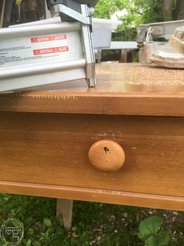 An old sofa table can be reused as a DIY raised garden bed! This is such an easy outdoor project!