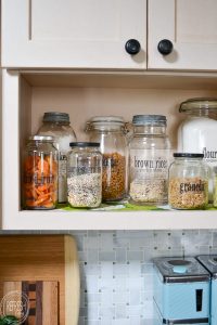 kitchen pantry using glass jars and pantry labels