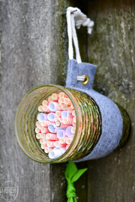 Cool idea to reuse old juice glasses AND bring pollinators into your backyard! What an easy way to make a DIY bee hotel for mason bees via Refresh Living. Includes tips for where to hang the mason bee home and what to do with it over the winter.