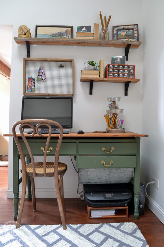 This green desk is perfection! Such a great idea to remove one of the drawers of this antique baker's table and turn it into a desk.
