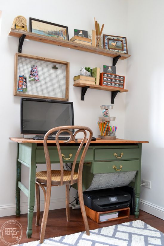 This green desk is perfection! Such a great idea to remove one of the drawers of this antique baker's table and turn it into a desk.