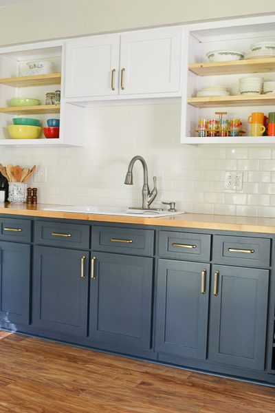 I've been wanting to replace the cabinet doors in my kitchen. Look at the difference it can make without spending extra money to completely replace the entire cabinet! The perfect budget friendly way to update your kitchen and make it look completely new. Reface kitchen cabinets instead of replace or paint existing doors via Refresh Living.