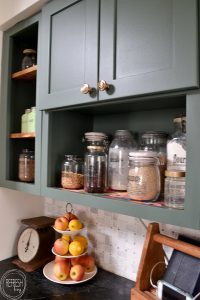 Collect old glass jars and use them to store dry goods with these free printable labels for glass jars in the pantry.