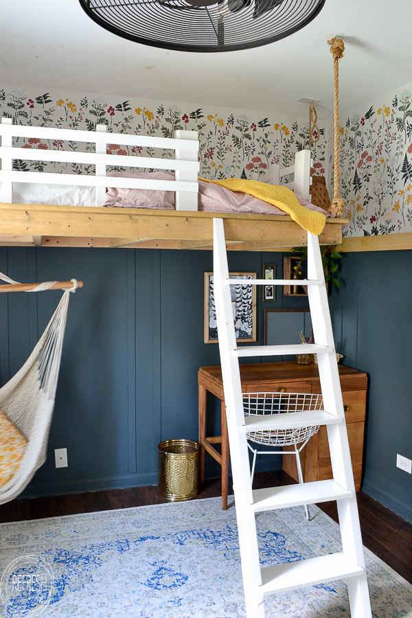 This modern girls bedroom is full of DIYs making it a budget friendly makeover. Large scale DIY artwork from canvas and drywall mud.