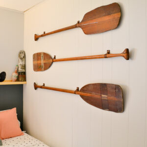 Such an easy but also pretty way to hang vintage oars or paddles on the wall. This would be great for a lake house or beach house!
