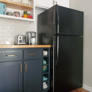 How to paint a fridge with the best paint for fridge, even if it's rusty.