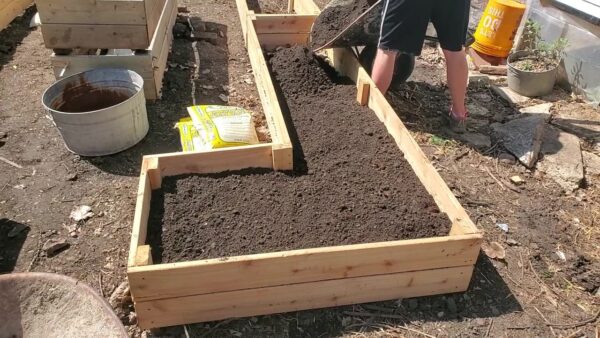 Best Raised Bed Soil - DIY Blend! • Refresh Living