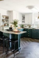 21 Stunning Dark Green Kitchen Cabinets With A Wow Factor